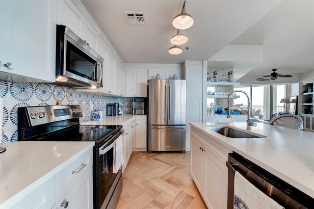 801 E Beach Drive BC1910, Galveston, TX 77550