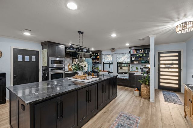 400 W Atchley Drive, Granbury, TX 76048