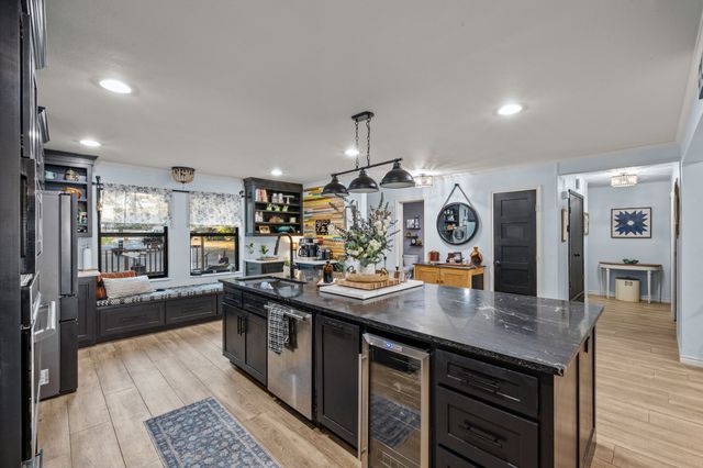 400 W Atchley Drive, Granbury, TX 76048