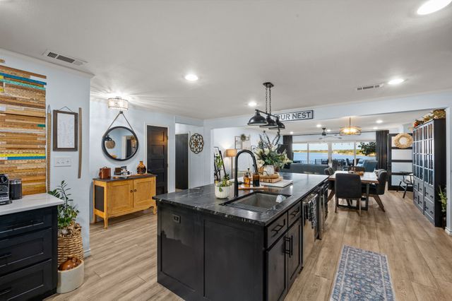 400 W Atchley Drive, Granbury, TX 76048