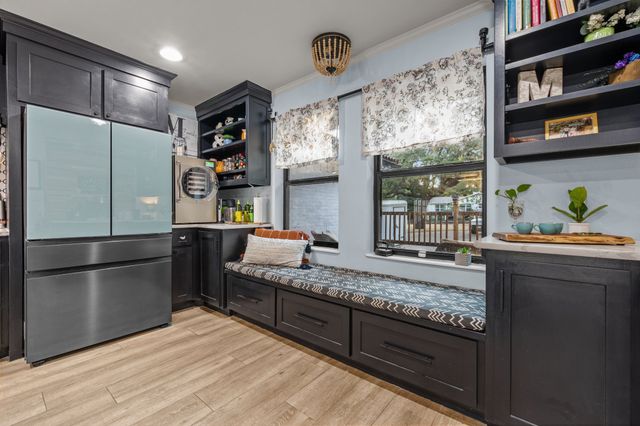 400 W Atchley Drive, Granbury, TX 76048