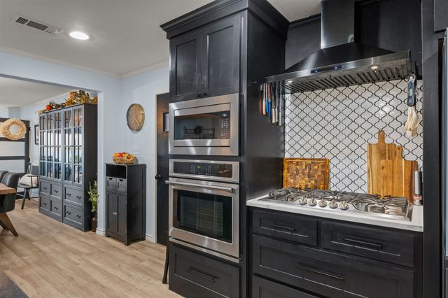 400 W Atchley Drive, Granbury, TX 76048