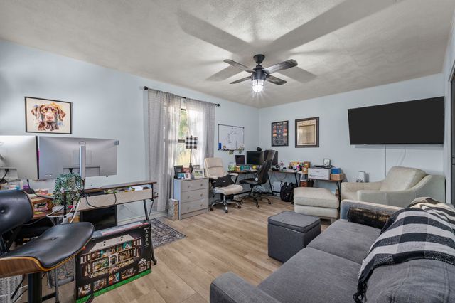 400 W Atchley Drive, Granbury, TX 76048