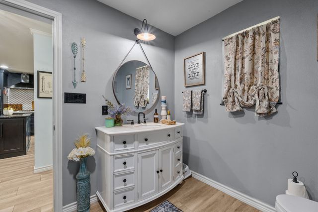 400 W Atchley Drive, Granbury, TX 76048