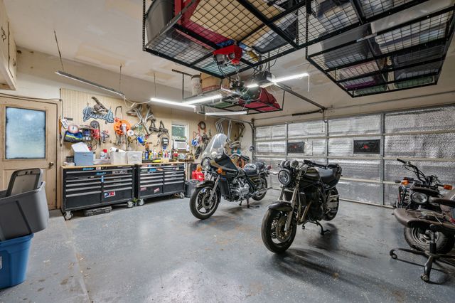 400 W Atchley Drive, Granbury, TX 76048