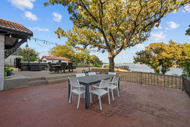 400 W Atchley Drive, Granbury, TX 76048