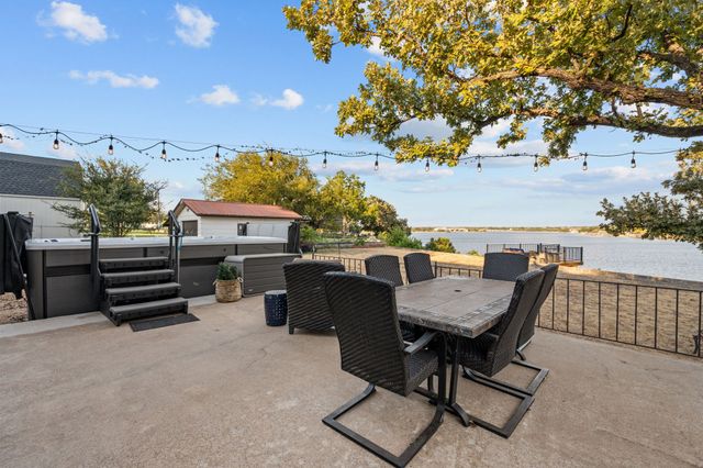 400 W Atchley Drive, Granbury, TX 76048