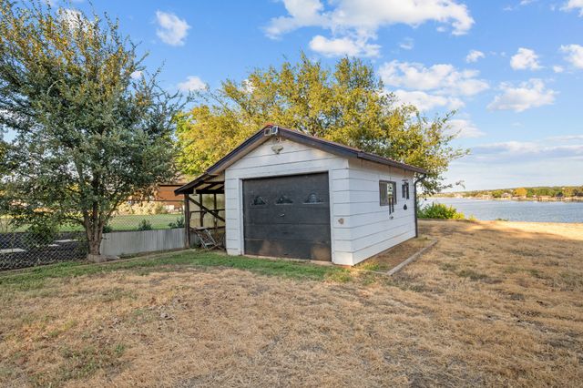 400 W Atchley Drive, Granbury, TX 76048