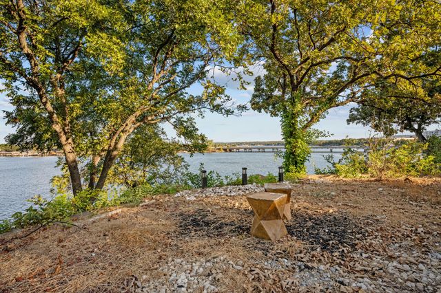 400 W Atchley Drive, Granbury, TX 76048
