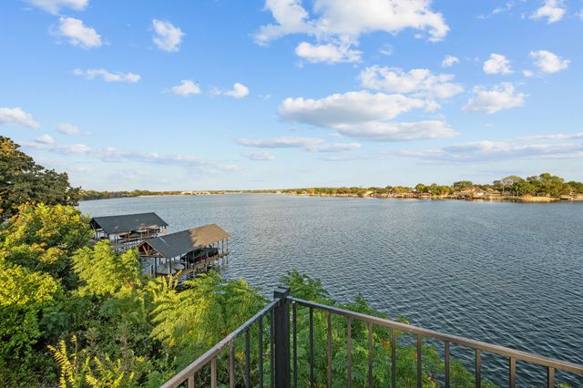 400 W Atchley Drive, Granbury, TX 76048