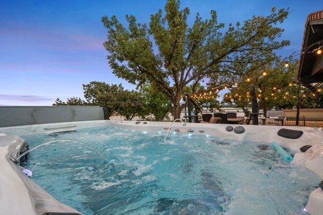 400 W Atchley Drive, Granbury, TX 76048