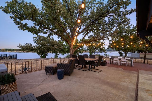 400 W Atchley Drive, Granbury, TX 76048