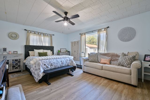 400 W Atchley Drive, Granbury, TX 76048