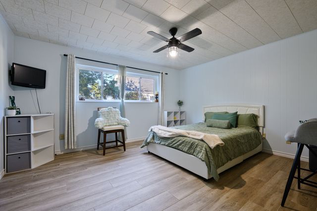 400 W Atchley Drive, Granbury, TX 76048