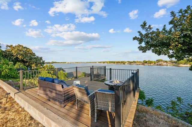 400 W Atchley Drive, Granbury, TX 76048