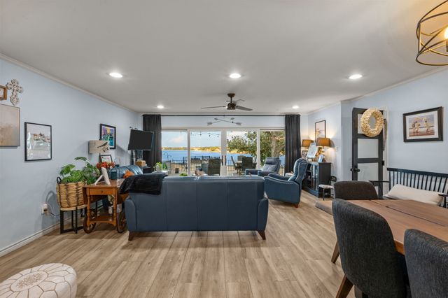 400 W Atchley Drive, Granbury, TX 76048