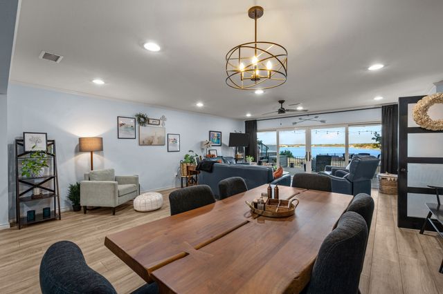 400 W Atchley Drive, Granbury, TX 76048