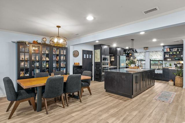 400 W Atchley Drive, Granbury, TX 76048