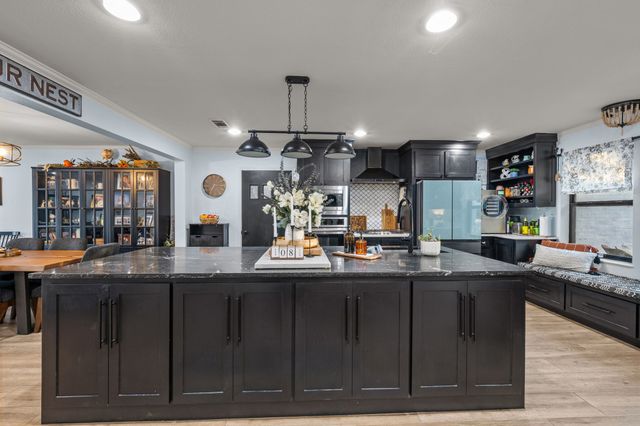 400 W Atchley Drive, Granbury, TX 76048