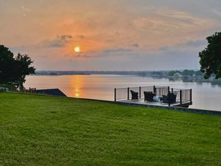 400 W Atchley Drive, Granbury, TX 76048