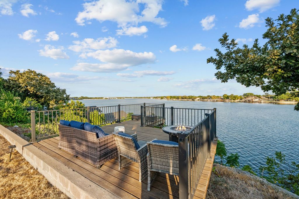 400 W Atchley Drive, Granbury, TX 76048 — photo 4