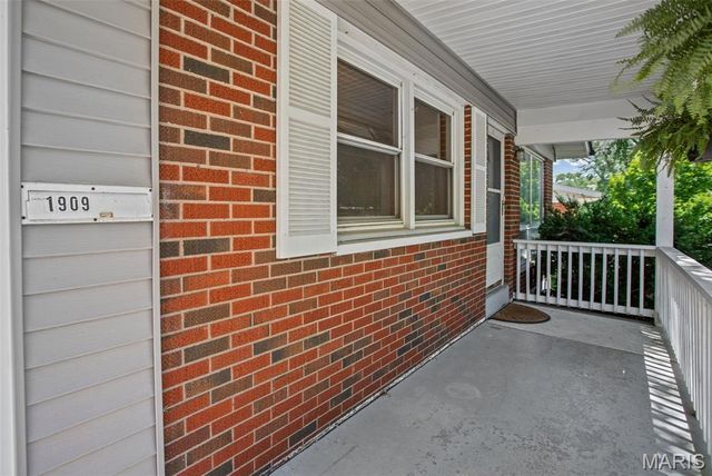 1909 Madison Avenue, Edwardsville, IL 62025
