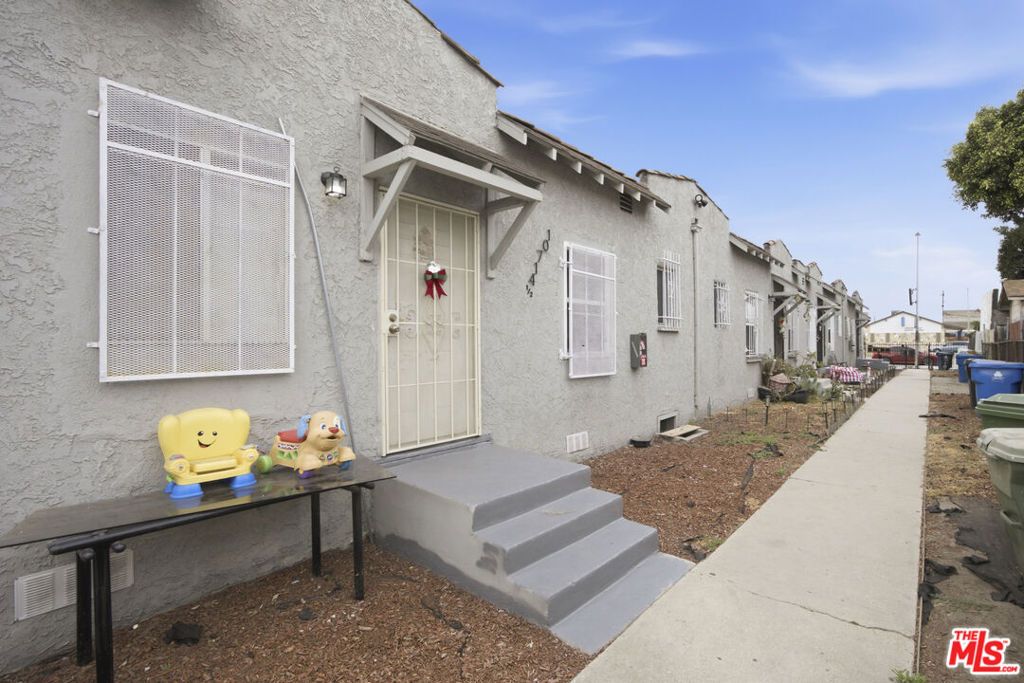 10714 S Broadway, Los Angeles, CA 90061 — photo 2