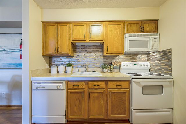 2592 Eagles Circle 6, Ypsilanti, MI 48197