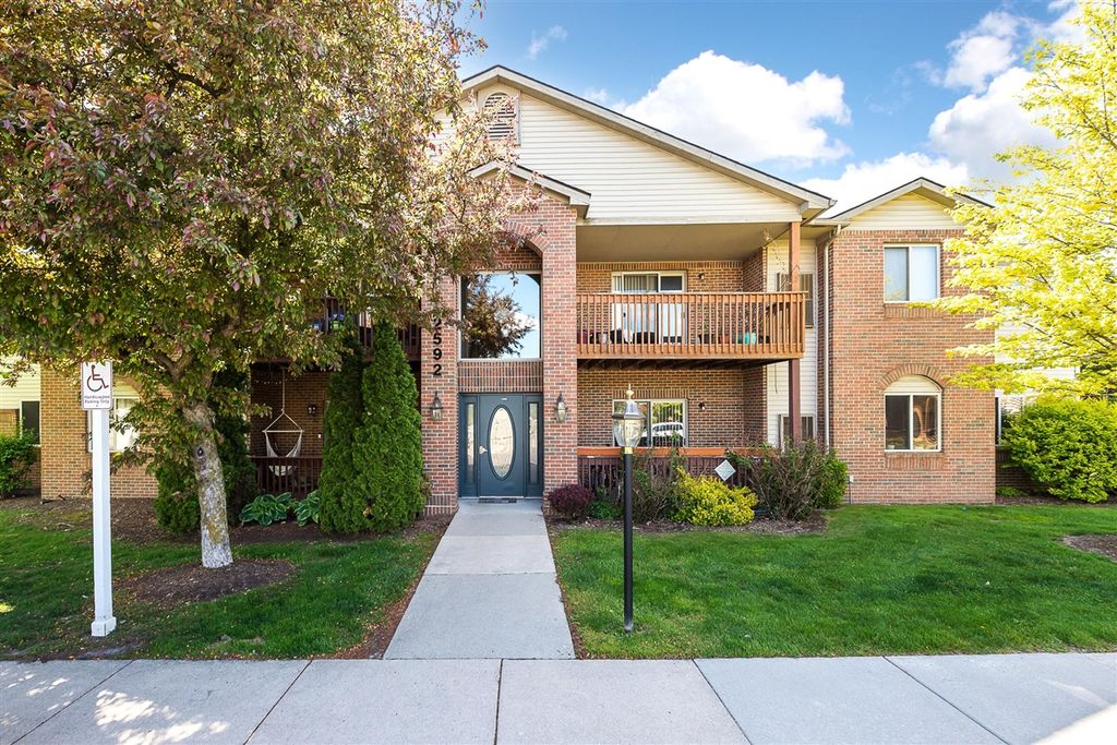 2592 Eagles Circle 6, Ypsilanti, MI 48197