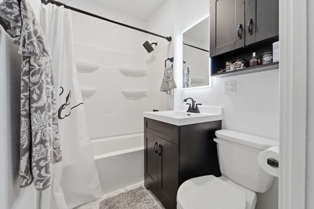 230 E 12th Street N, Newton, IA 50208