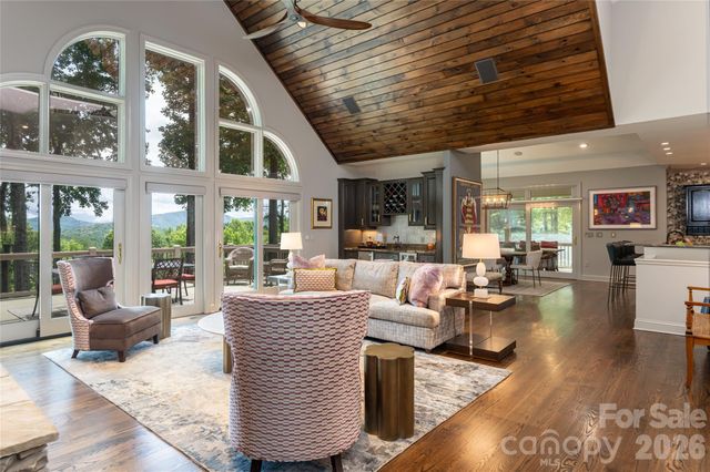 305 Piney Knoll Lane, Hendersonville, NC 28739