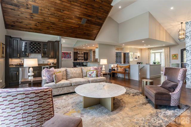 305 Piney Knoll Lane, Hendersonville, NC 28739