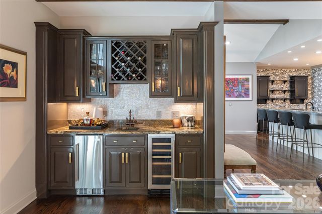 305 Piney Knoll Lane, Hendersonville, NC 28739