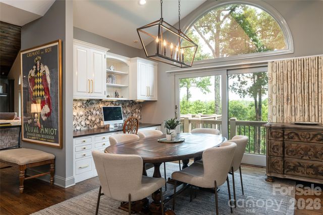 305 Piney Knoll Lane, Hendersonville, NC 28739