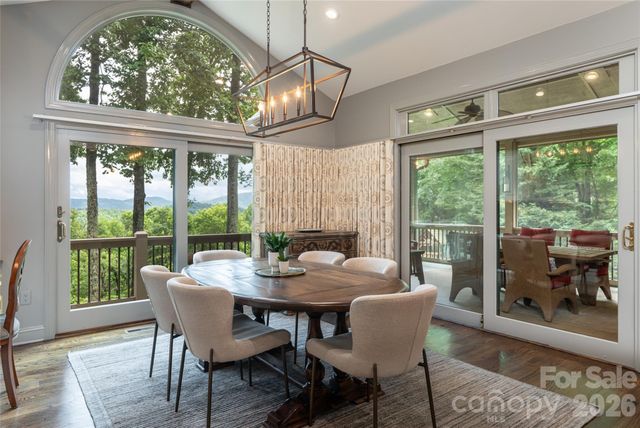 305 Piney Knoll Lane, Hendersonville, NC 28739