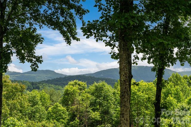 305 Piney Knoll Lane, Hendersonville, NC 28739