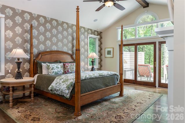 305 Piney Knoll Lane, Hendersonville, NC 28739
