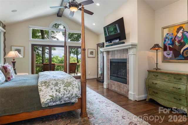 305 Piney Knoll Lane, Hendersonville, NC 28739