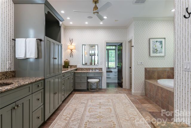 305 Piney Knoll Lane, Hendersonville, NC 28739