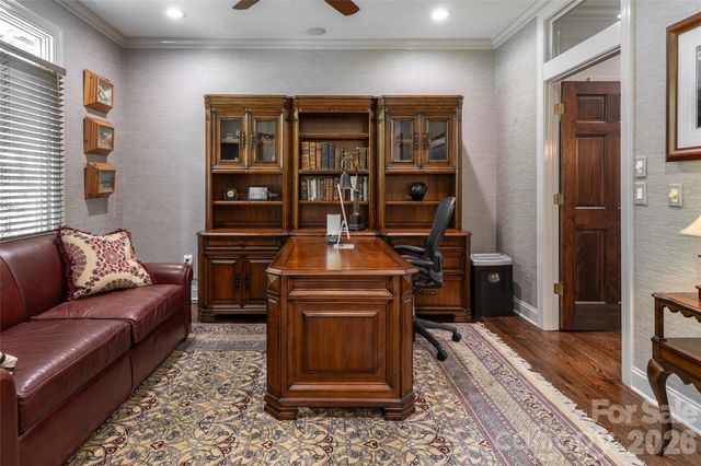 305 Piney Knoll Lane, Hendersonville, NC 28739