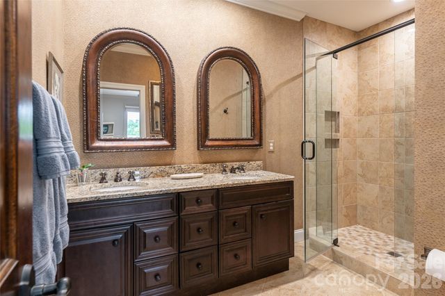 305 Piney Knoll Lane, Hendersonville, NC 28739