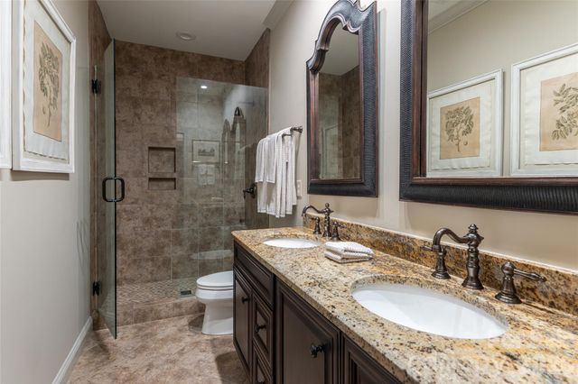 305 Piney Knoll Lane, Hendersonville, NC 28739