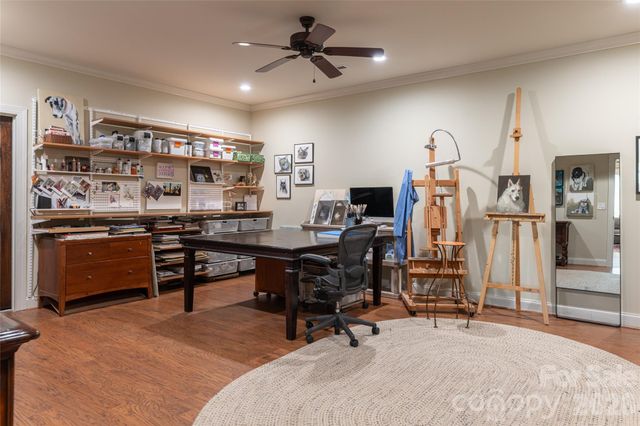 305 Piney Knoll Lane, Hendersonville, NC 28739