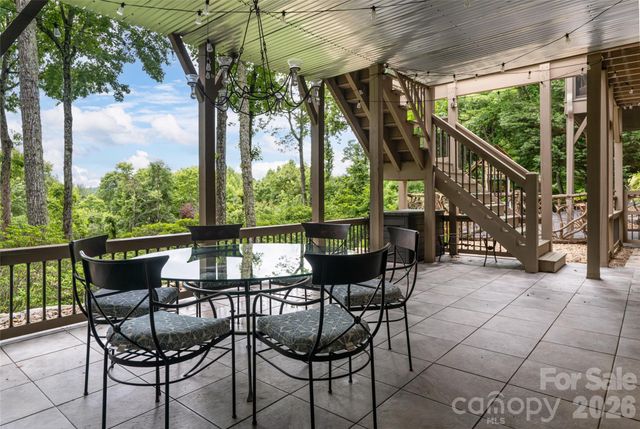 305 Piney Knoll Lane, Hendersonville, NC 28739