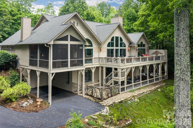 305 Piney Knoll Lane, Hendersonville, NC 28739