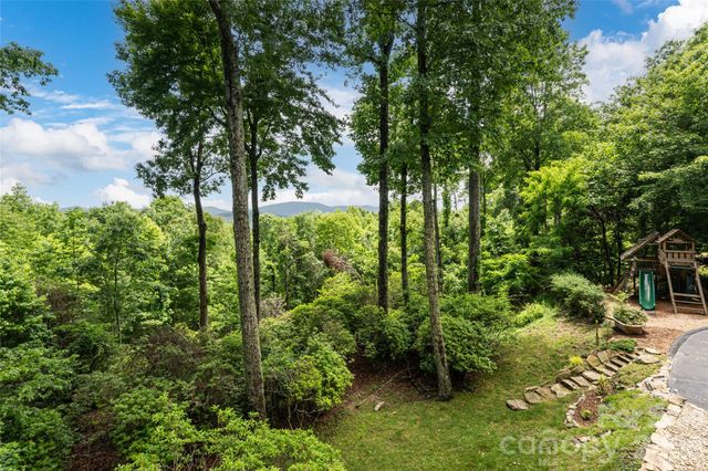 305 Piney Knoll Lane, Hendersonville, NC 28739