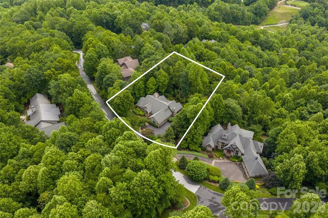 305 Piney Knoll Lane, Hendersonville, NC 28739