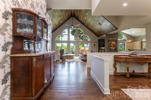 305 Piney Knoll Lane, Hendersonville, NC 28739