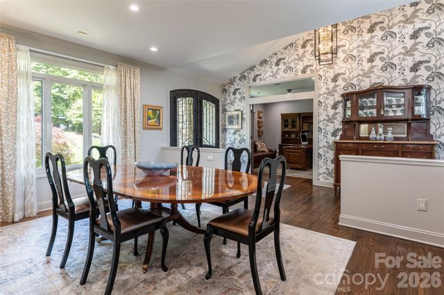 305 Piney Knoll Lane, Hendersonville, NC 28739