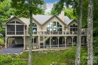 305 Piney Knoll Lane, Hendersonville, NC 28739